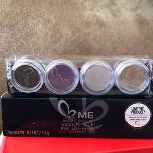 NIB - Makeover Essentials Eye Addiction Eye Shadow Set